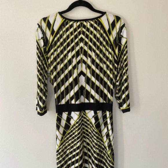 CALVIN KLEIN WRAP STYLE DRESS - SIZE 12 - STRETCH - Picture 4 of 7